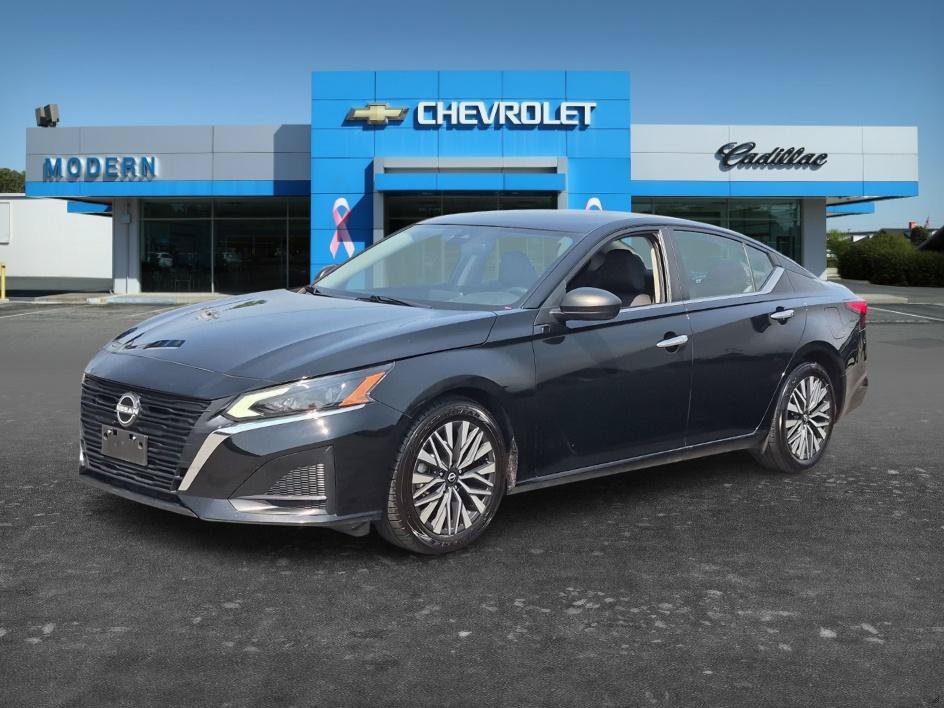 Used 2024 Super Black Nissan 2.5 SV image 1
