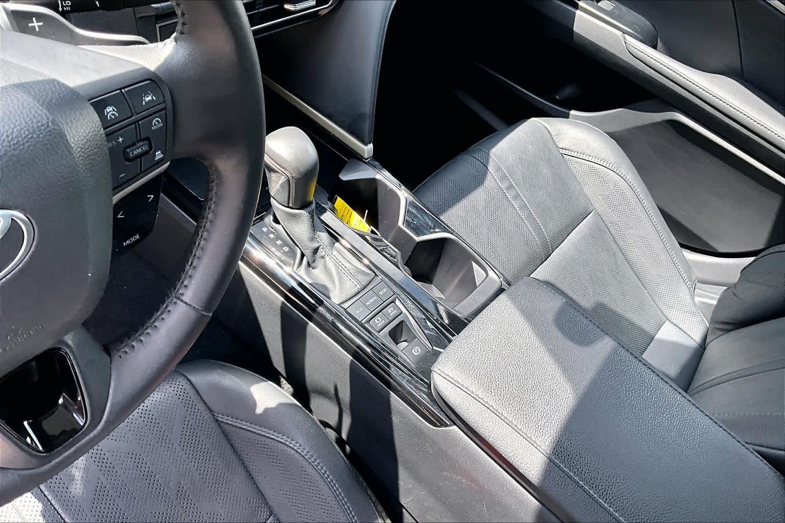 Used 2025 Wind Chill Pearl Toyota XSE image 17