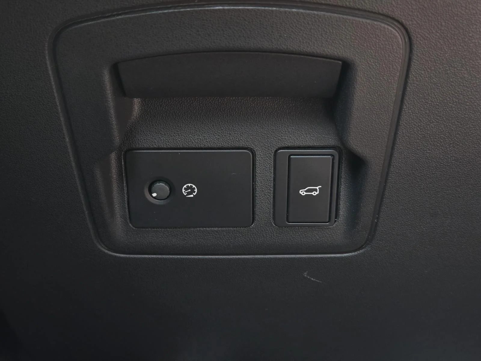 Used 2025 Santorini Black Metallic Land Rover Dynamic SE image 21