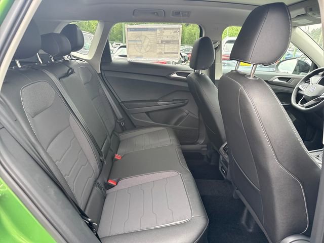 New 2026 Bright Moss Green/Blk Rf Volkswagen SE Black image 11