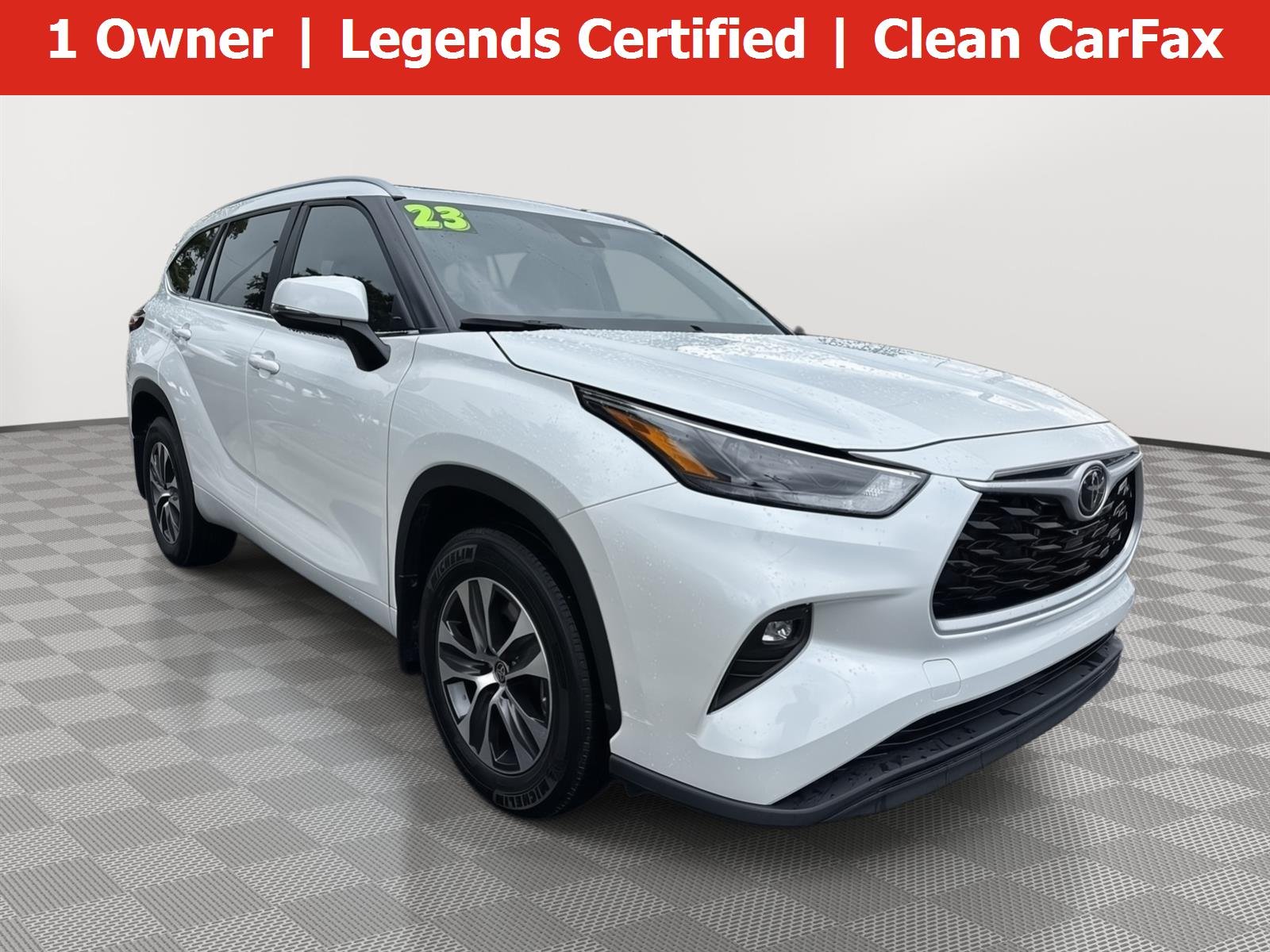 Used 2023 Wind Chill Pearl Toyota XLE image 1