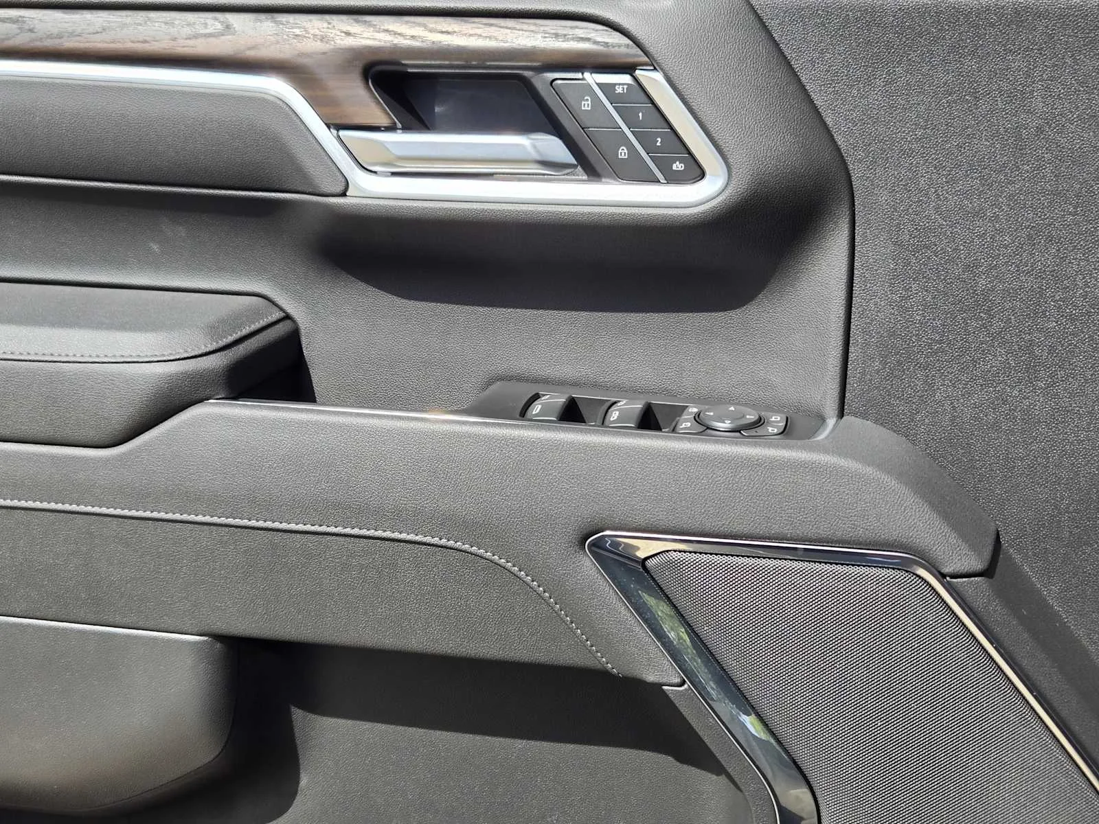 2026 GMC Sierra 1500 SLT - Photo 15
