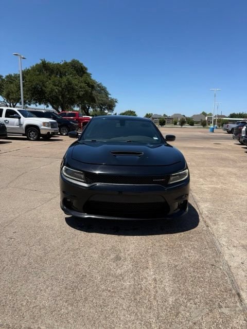 Used 2018  Dodge SXT Plus image 2