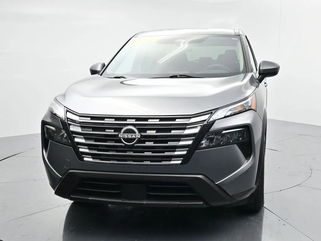 Used 2024 Gray Nissan SV image 3