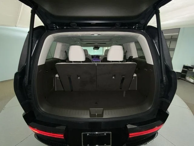 Used 2025 Black Hyundai Calligraphy image 25