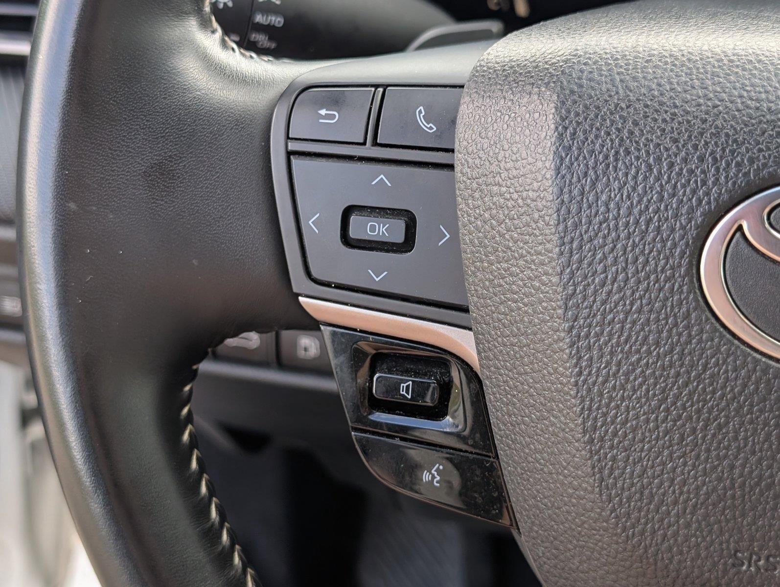 Used 2025 Ice Cap Toyota SE image 29