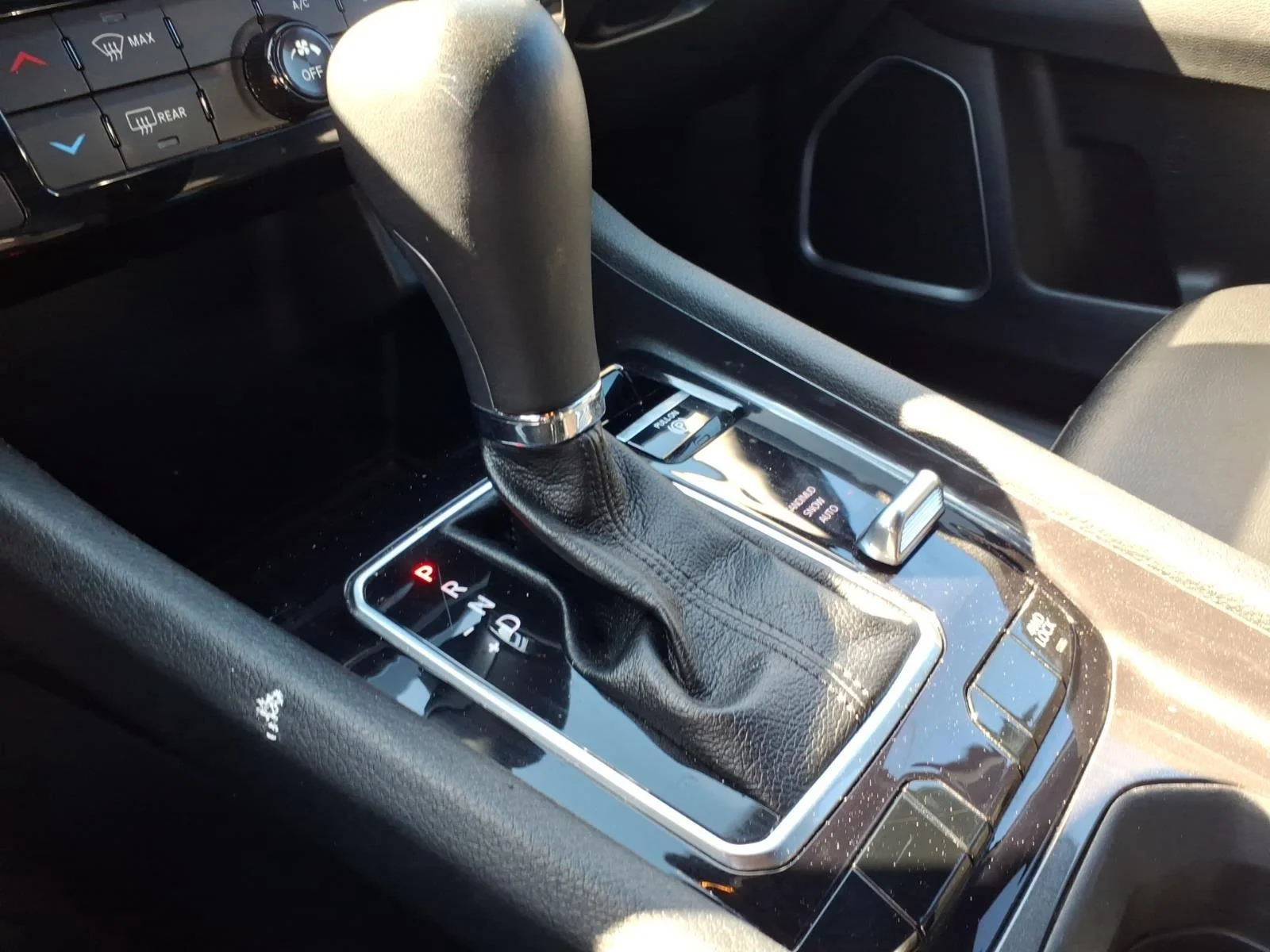 Used 2024 Bright White Clearcoat Jeep Latitude image 6