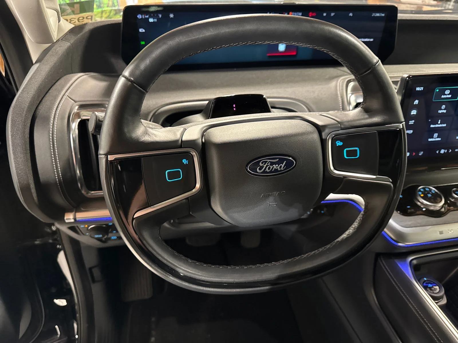Used 2025 Black Ford Platinum image 19