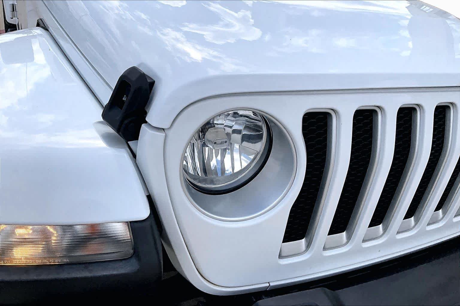 Used 2023 Bright White Clearcoat Jeep Sahara image 27