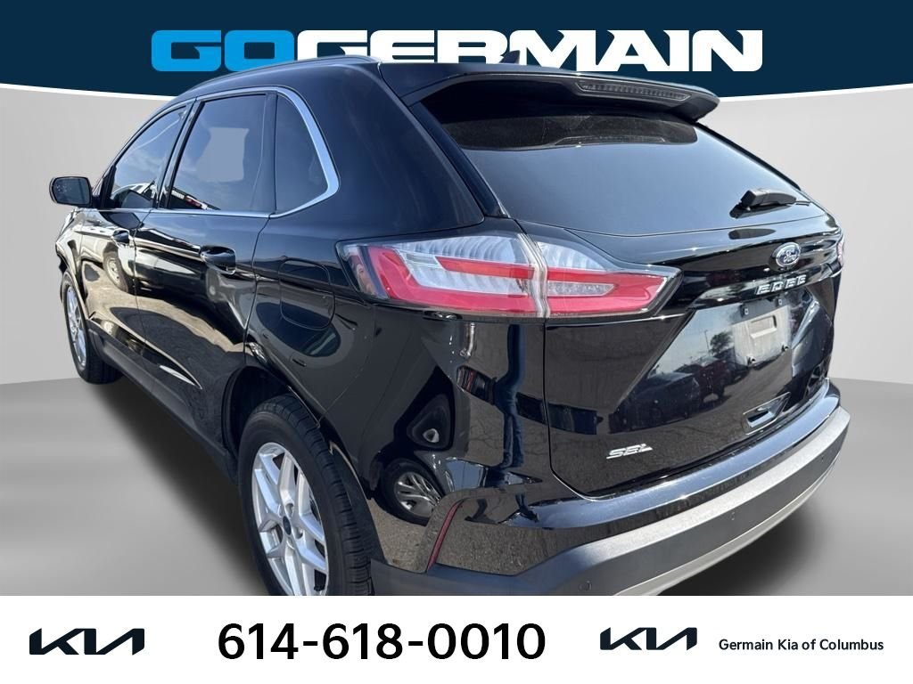 Used 2021 Black Ford SEL image 2