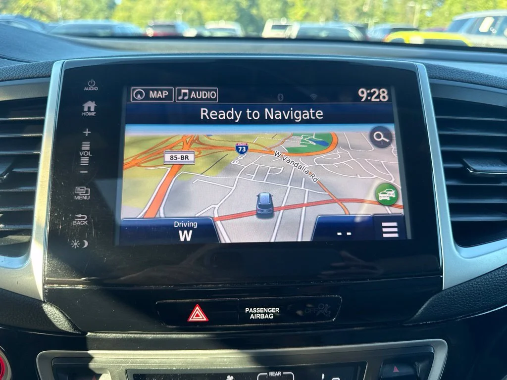 Used 2017  Honda Touring image 17