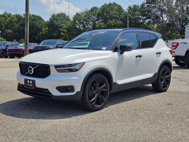 2022 Volvo XC40 R-Design