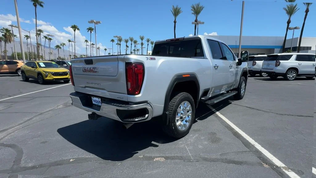 Used 2022 Silver GMC SLT image 9