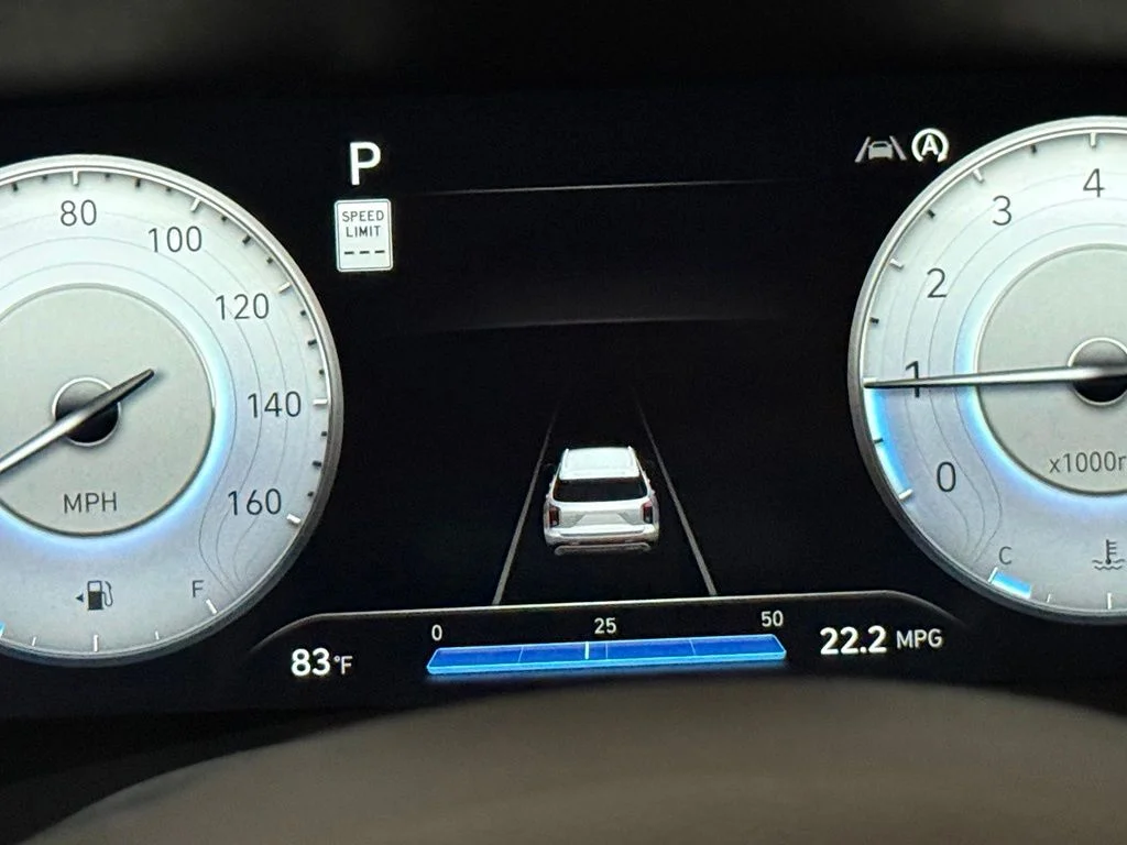 Used 2023 Graphite Hyundai Limited image 19