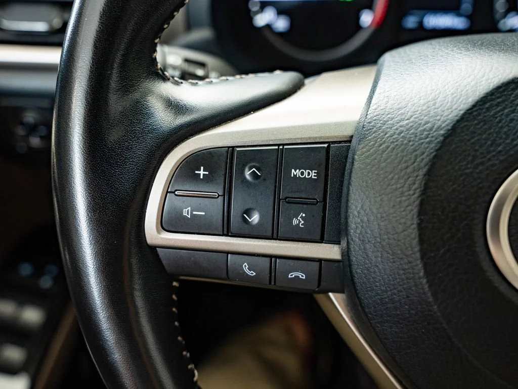 Used 2021 Onyx Black Lexus 460 Premium image 27