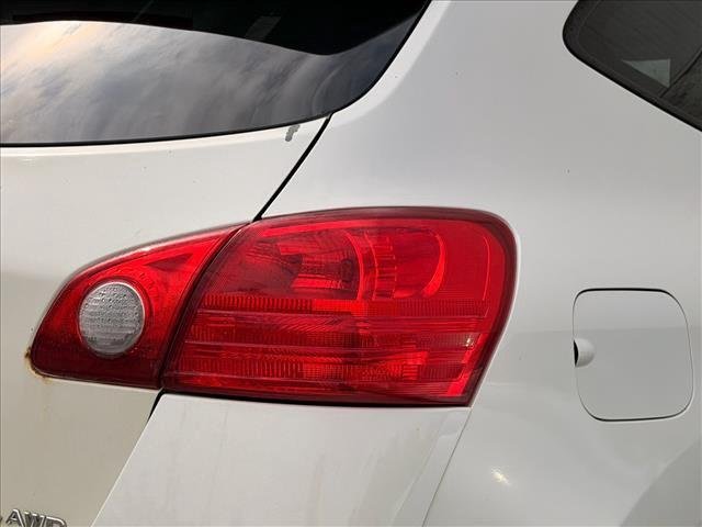 Used 2013 Pearl White Nissan SL image 11