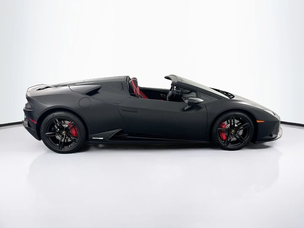 Used 2021 Black Lamborghini  image 4