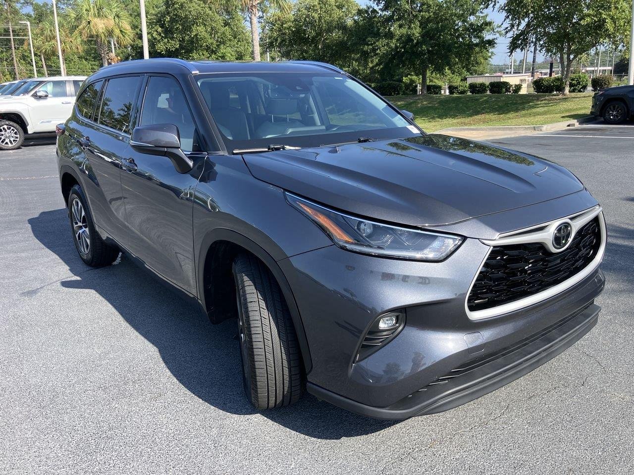 Used 2021 Gray (Magnetic Gray Metallic) Toyota XLE image 7