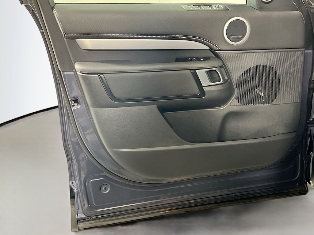 Certified Used 2025 Varesine Blue Metallic Land Rover Dynamic SE image 18