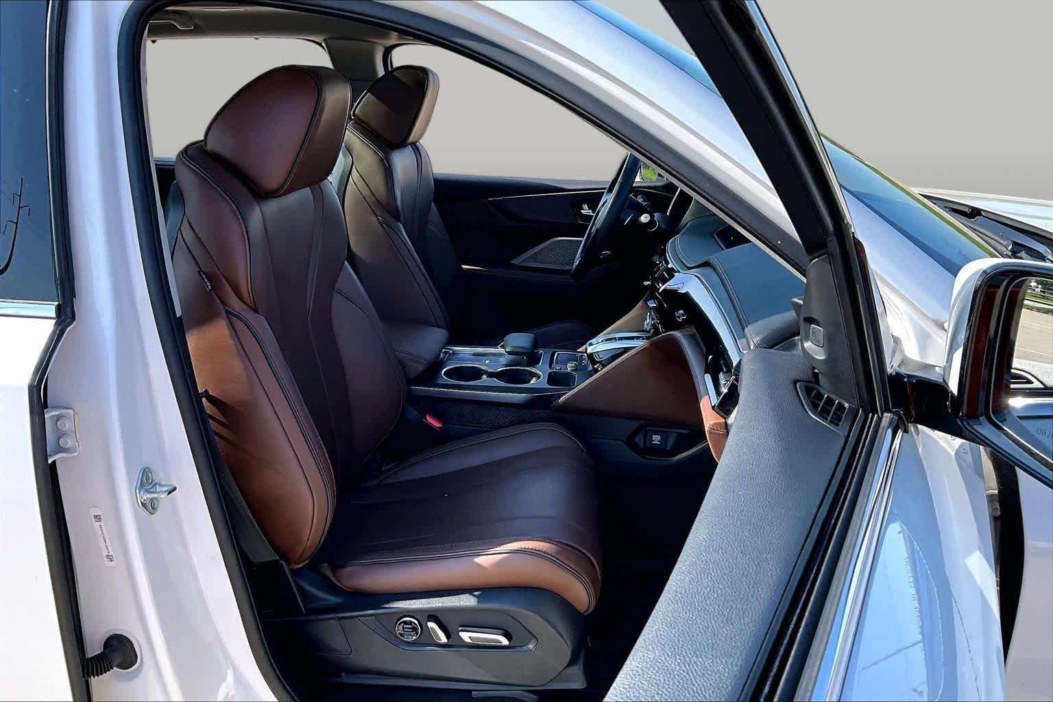 Used 2024 Platinum White Pearl Acura w/Advance Package image 9