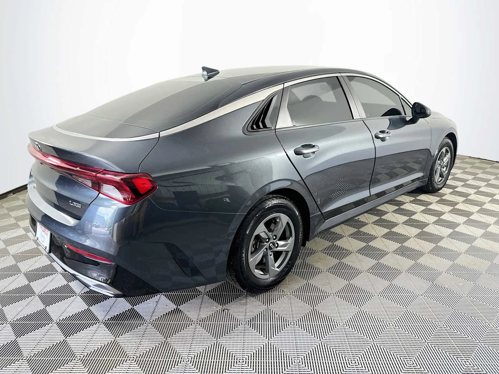 Used 2021 Gravity Gray Kia LXS image 4