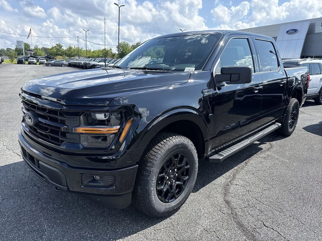 New 2026 Black Ford XLT image 3