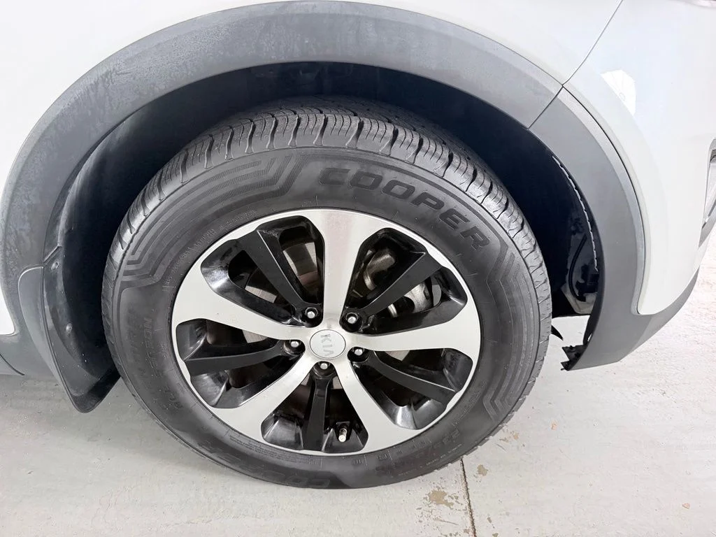 Used 2017 Snow White Pearl Kia EX image 4