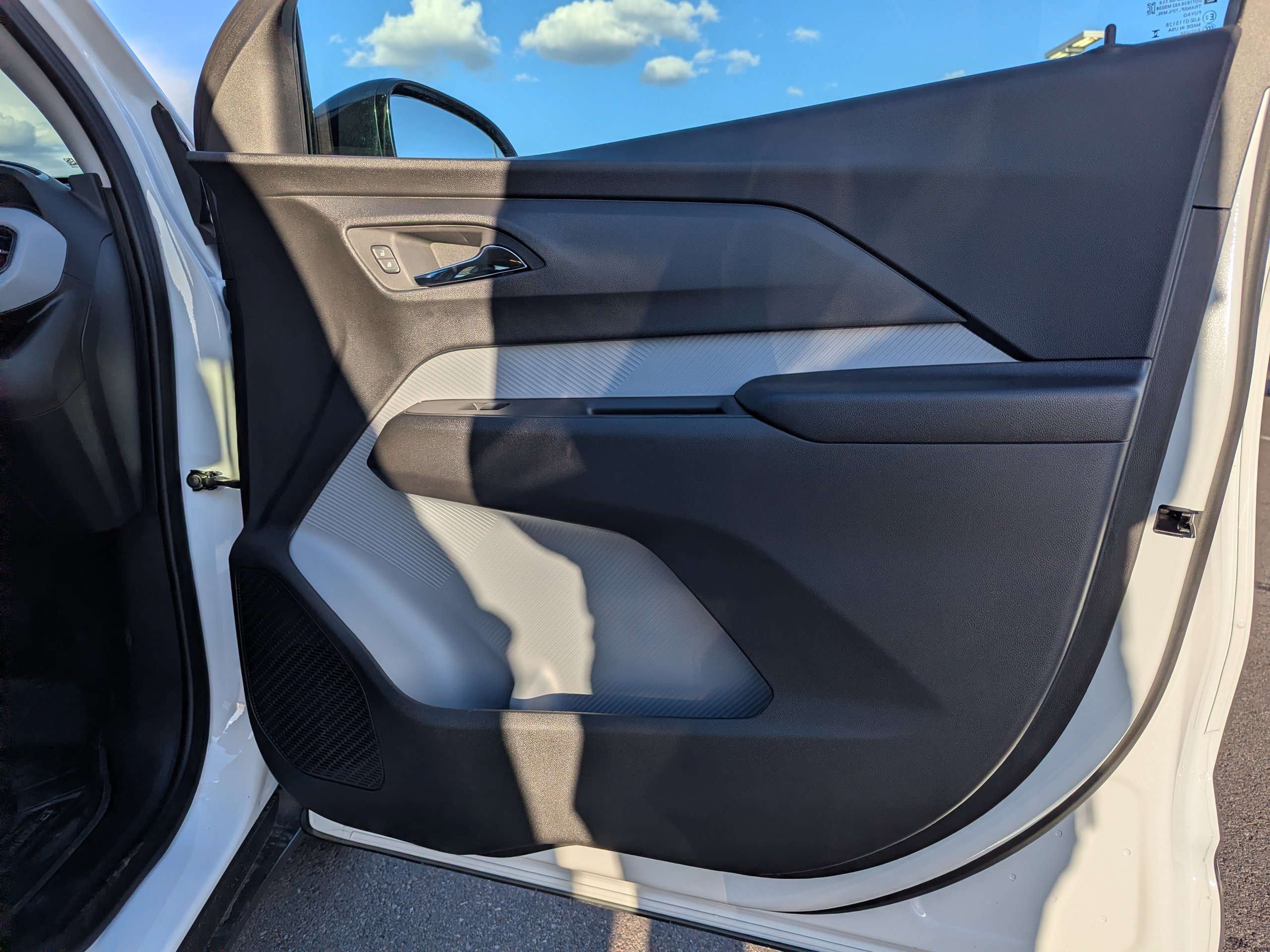 2027 Chevrolet Bolt RS - Photo 31