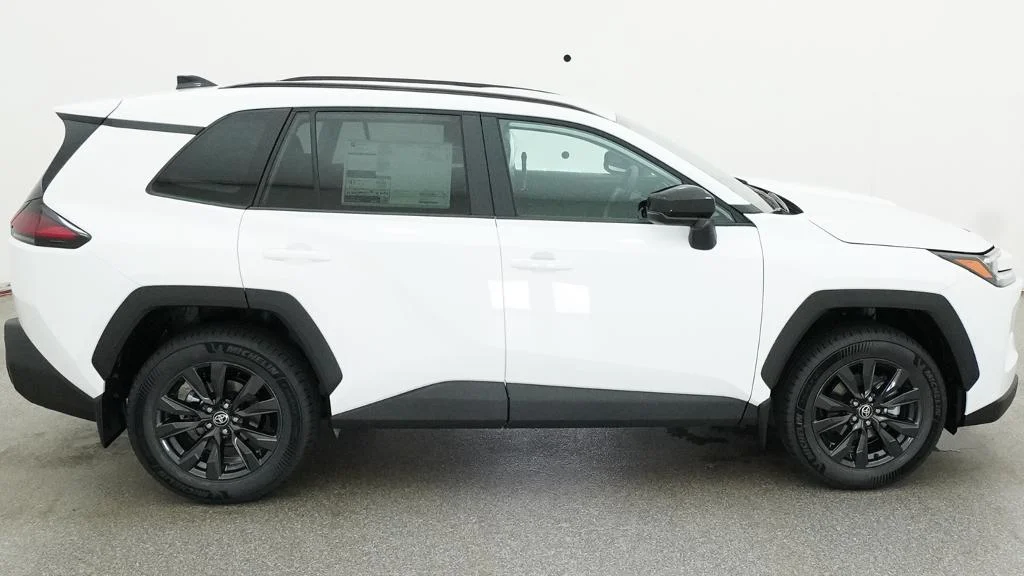 New 2026 Ice Cap Toyota XLE Premium image 14
