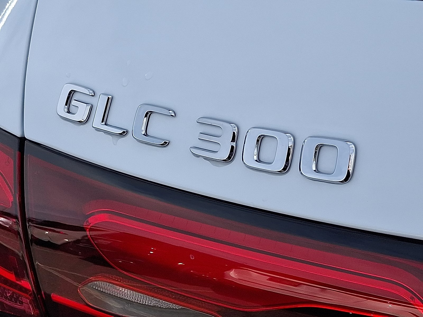 New 2026 MANUFAKTUR Moonlight White Metallic Mercedes-Benz GLC 300 image 17