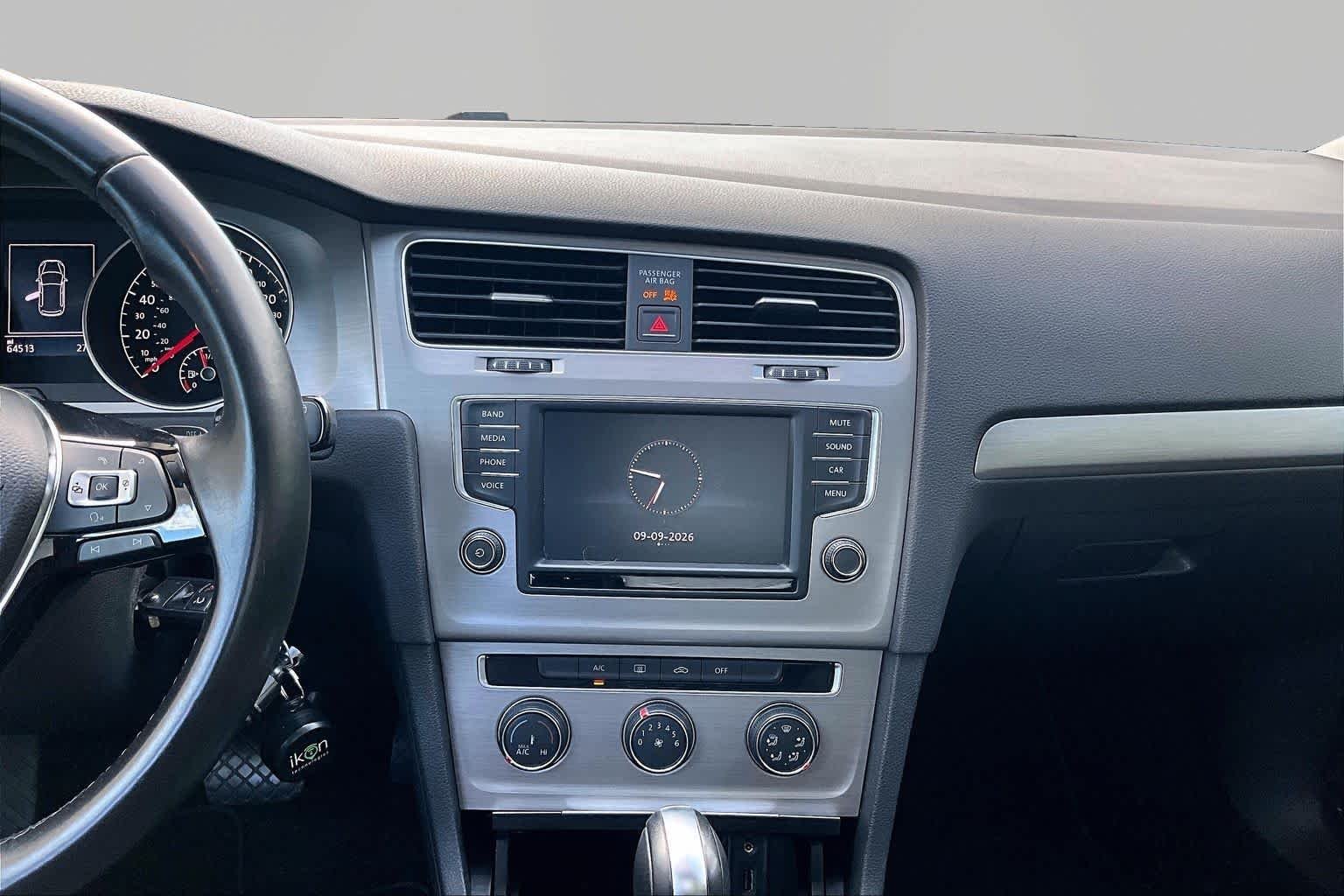 Pre-Owned 2017 Volkswagen Golf S