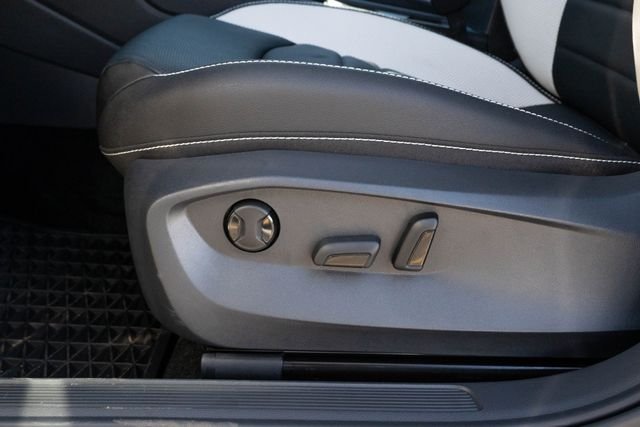 2025 Volkswagen Taos SEL - Photo 15