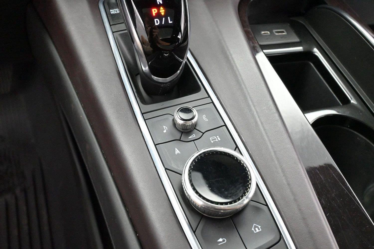 Used 2021 Crystal White Tricoat Cadillac Sport Platinum image 22