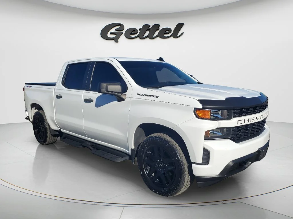 Used 2022 SUMMIT WHITE Chevrolet Custom image 3
