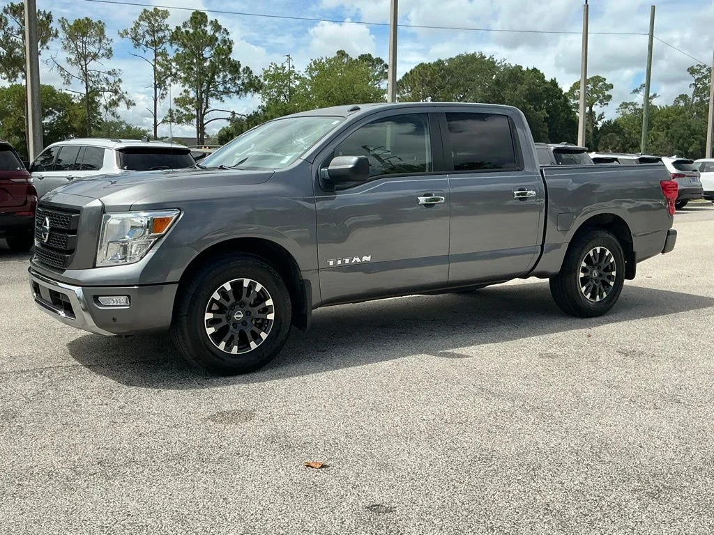 Used 2021 Gray Nissan SV image 3