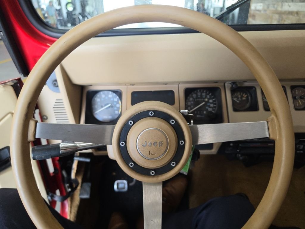 Used 1989 RED Jeep S image 9