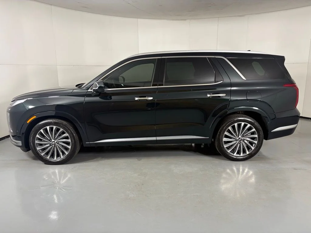 Used 2025 Emerald Hyundai Calligraphy image 5