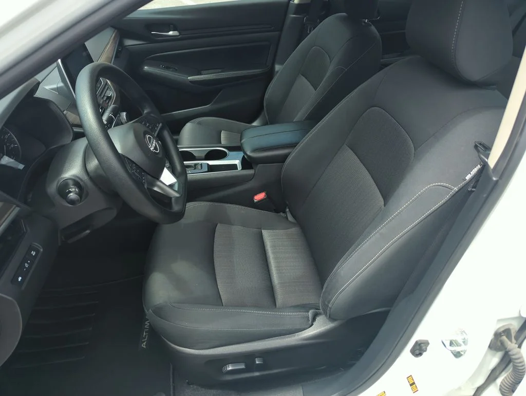 Used 2024 White Nissan 2.5 SV image 11