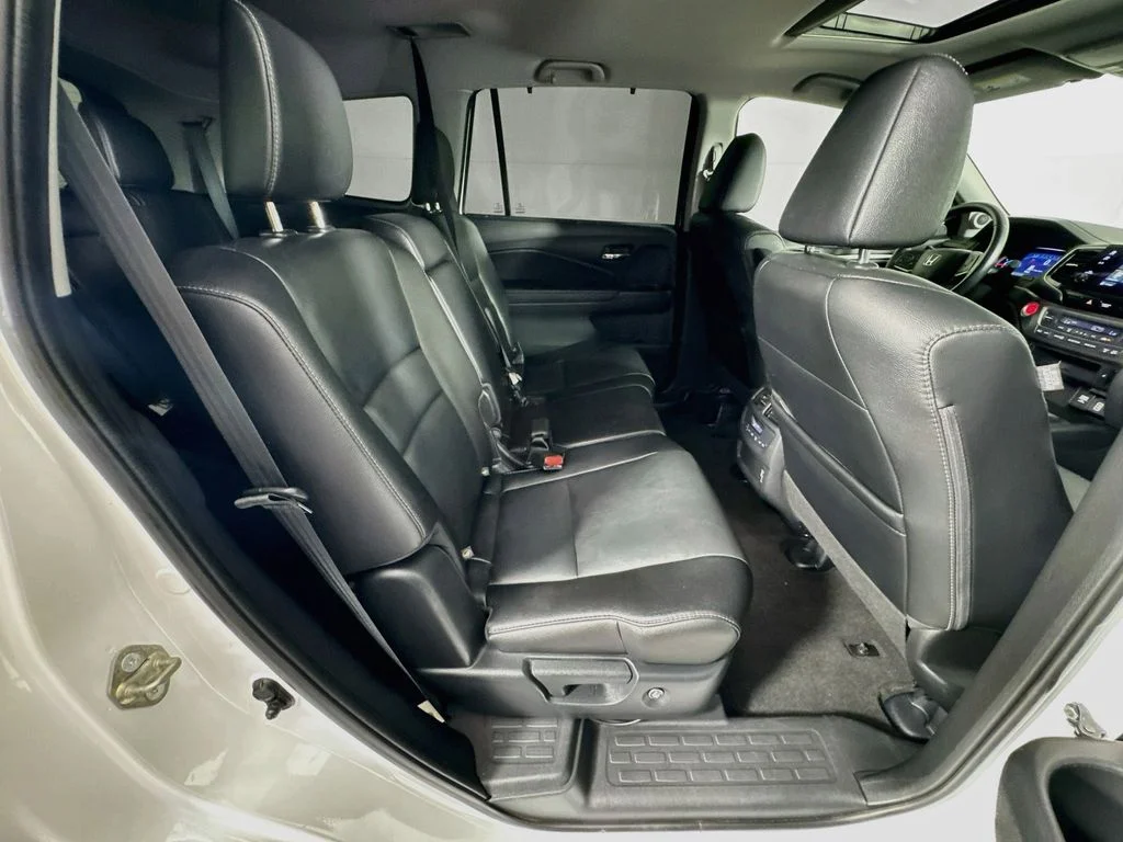 Used 2020 White Honda EX-L image 37