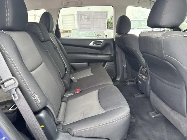 Used 2020 Blue Nissan SV image 13