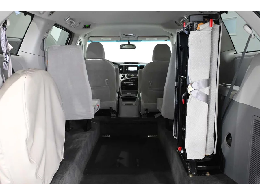 Used 2013 GRAY Toyota LE Mobility Handicap Van image 20