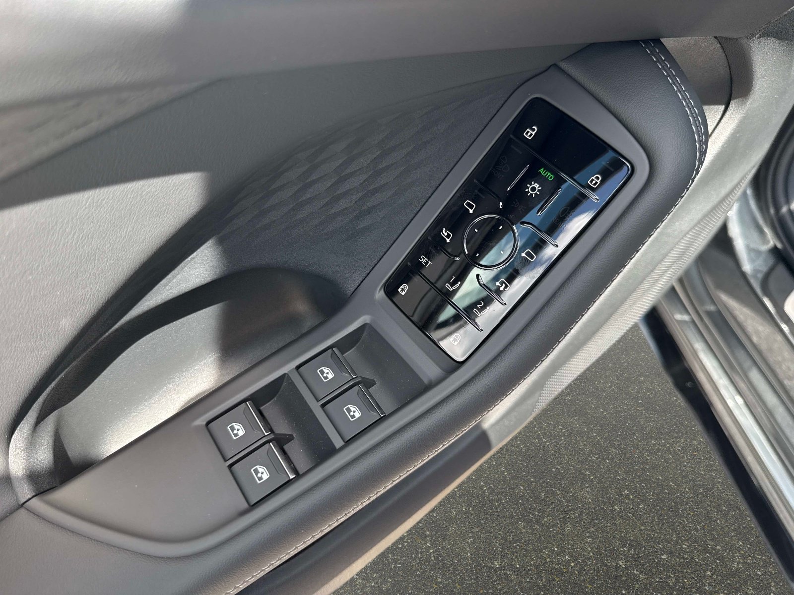 New 2026 Daytona Gray Pearl Effect Audi Premium image 18