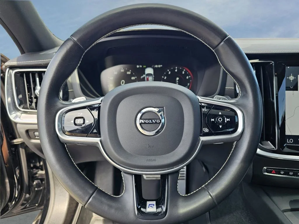 Used 2020 Black Stone Volvo R-Design image 18