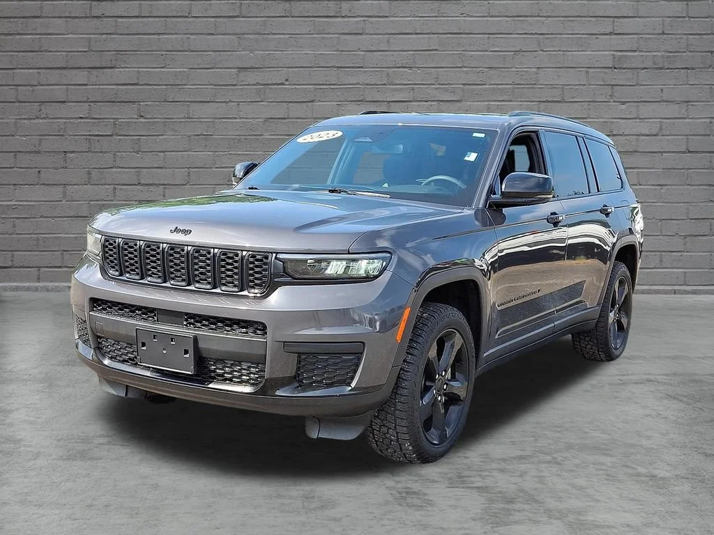 Used 2023 Gray Jeep Altitude 4x4 image 5