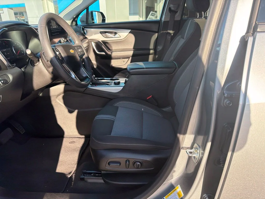 Used 2025 Sterling Gray Metallic Chevrolet 2LT image 26