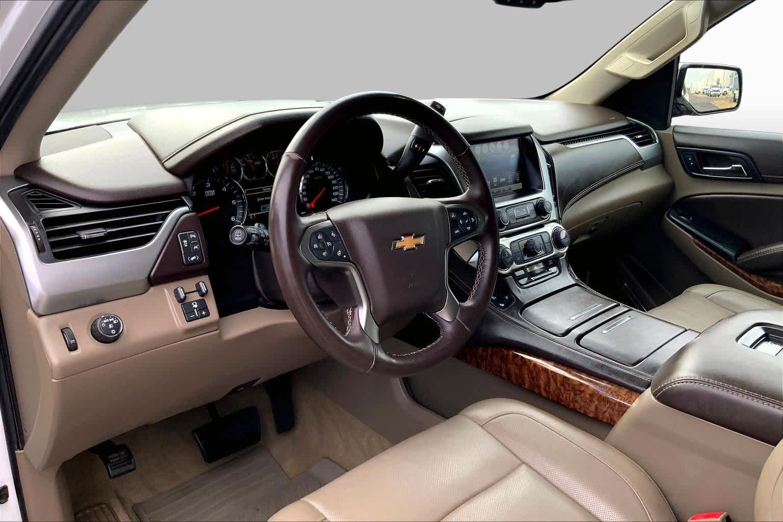 Used 2016 Iridescent Pearl Tricoat Chevrolet LTZ image 17