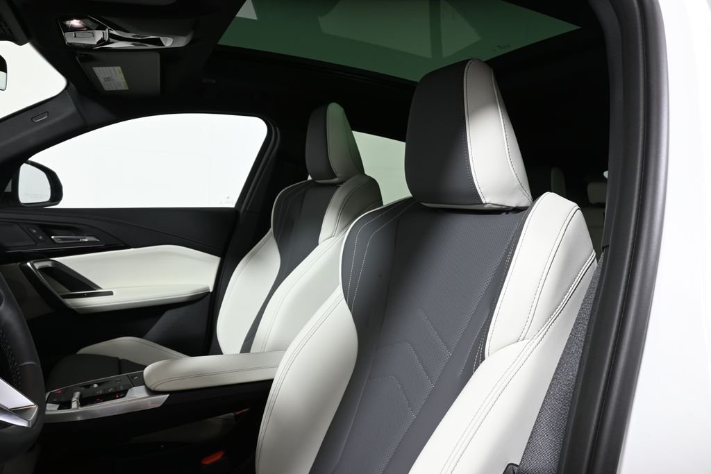 New 2027 Alpine White BMW xDrive28i image 16