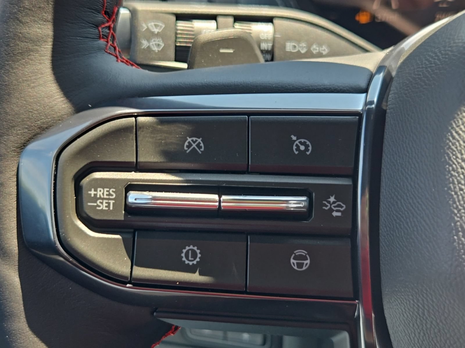 2026 GMC Yukon AT4 Ultimate - Photo 38