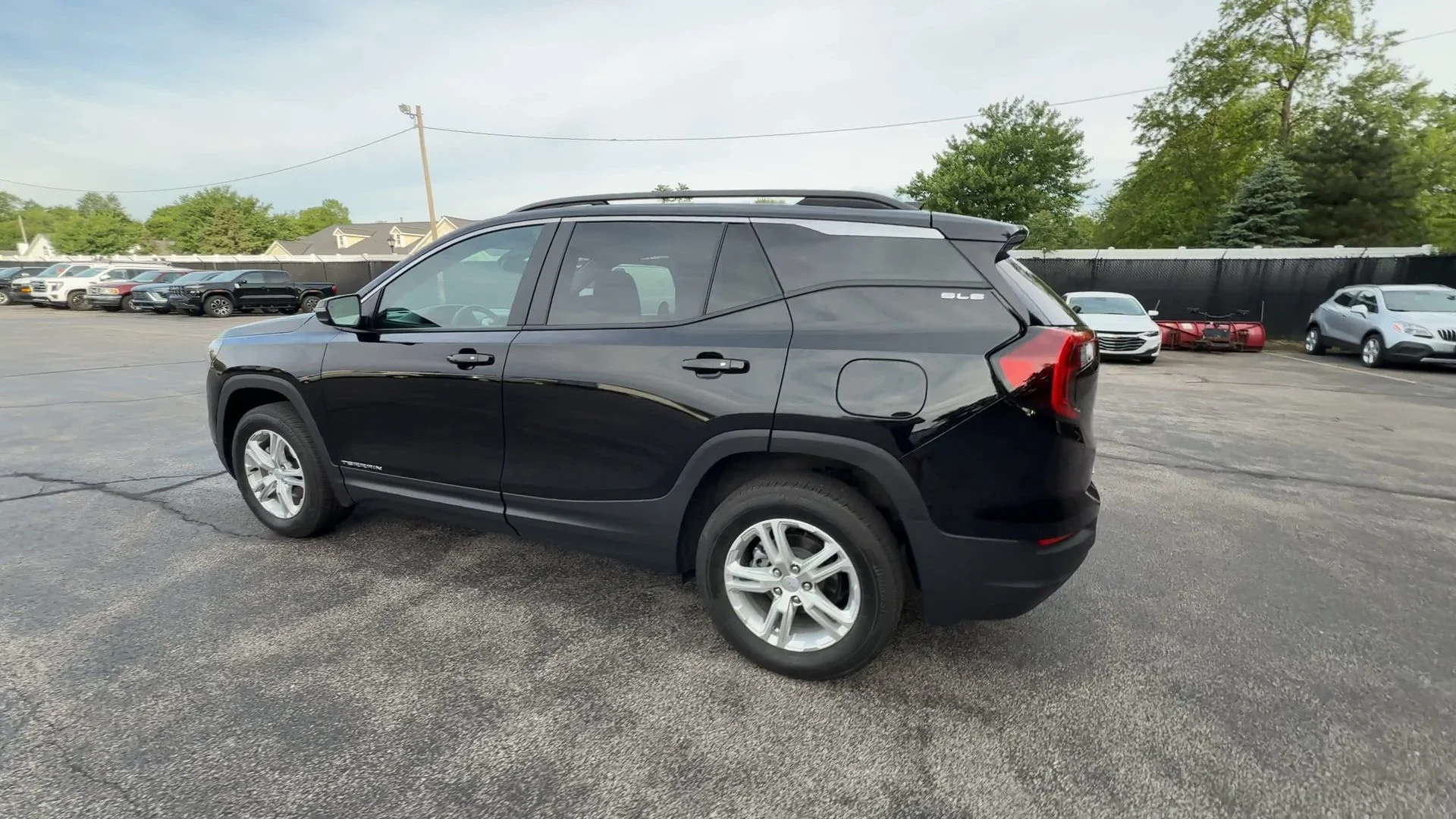 Used 2024 Ebony Twilight Metallic GMC SLE image 6