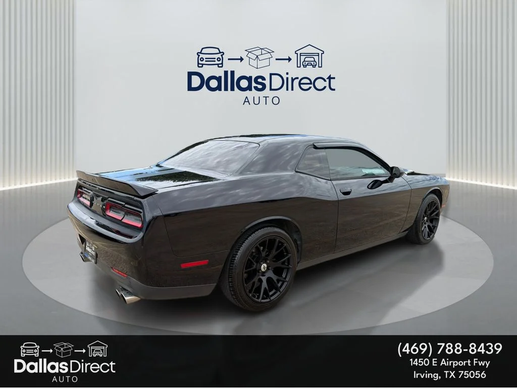 Used 2018 Pitch Black Clearcoat Dodge SXT image 6